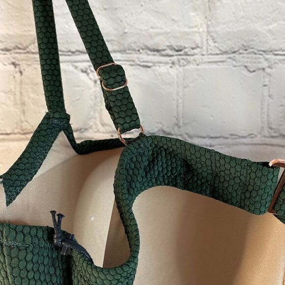 Shade & Shore Green Bikini Top, with adjustable straps, size 36 C, Light Lift - Picture 5 of 6